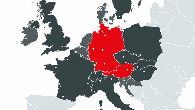 Karta sa svim europskim zemljama u kojima PREFA djeluje, crvenom bojom dvije proizvodne lokacije Austrija i Njemačka