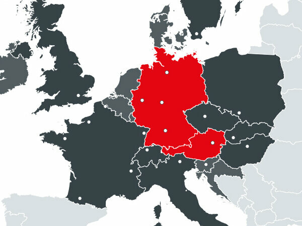 Karta sa svim europskim zemljama u kojima PREFA djeluje, crvenom bojom dvije proizvodne lokacije Austrija i Njemačka