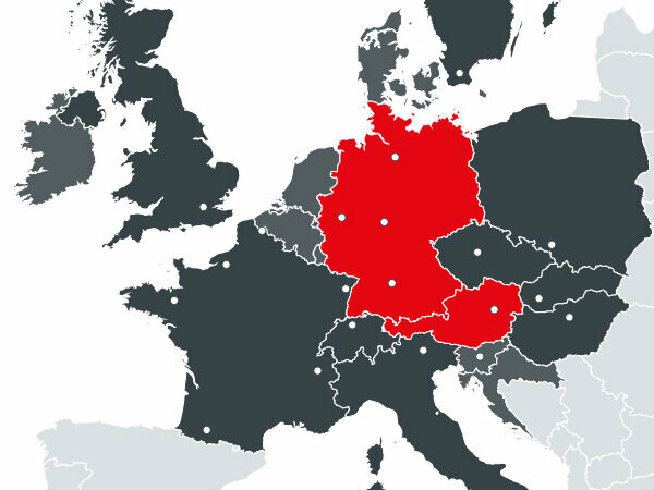 Karta sa svim europskim zemljama u kojima PREFA djeluje, crvenom bojom dvije proizvodne lokacije Austrija i Njemačka